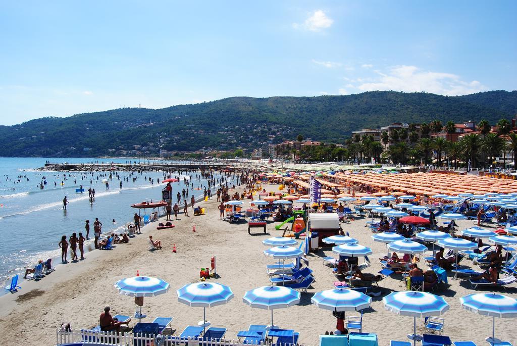Appartamento Frontemare Marina dʼMarina dʼAndora Buitenkant foto