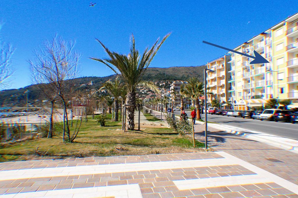 Appartamento Frontemare Marina dʼMarina dʼAndora Buitenkant foto