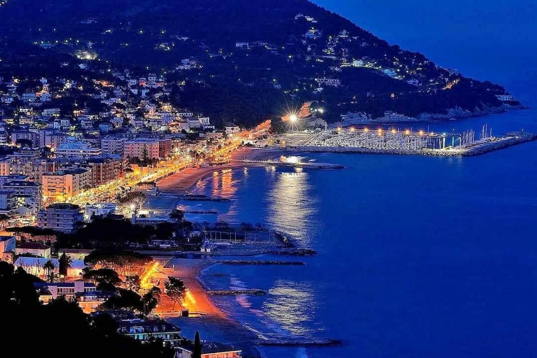 Appartamento Frontemare Marina dʼMarina dʼAndora Buitenkant foto
