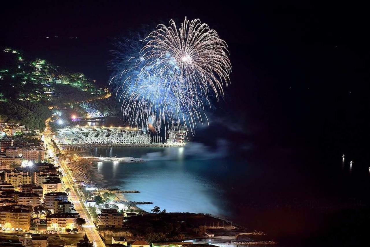 Appartamento Frontemare Marina dʼMarina dʼAndora Buitenkant foto